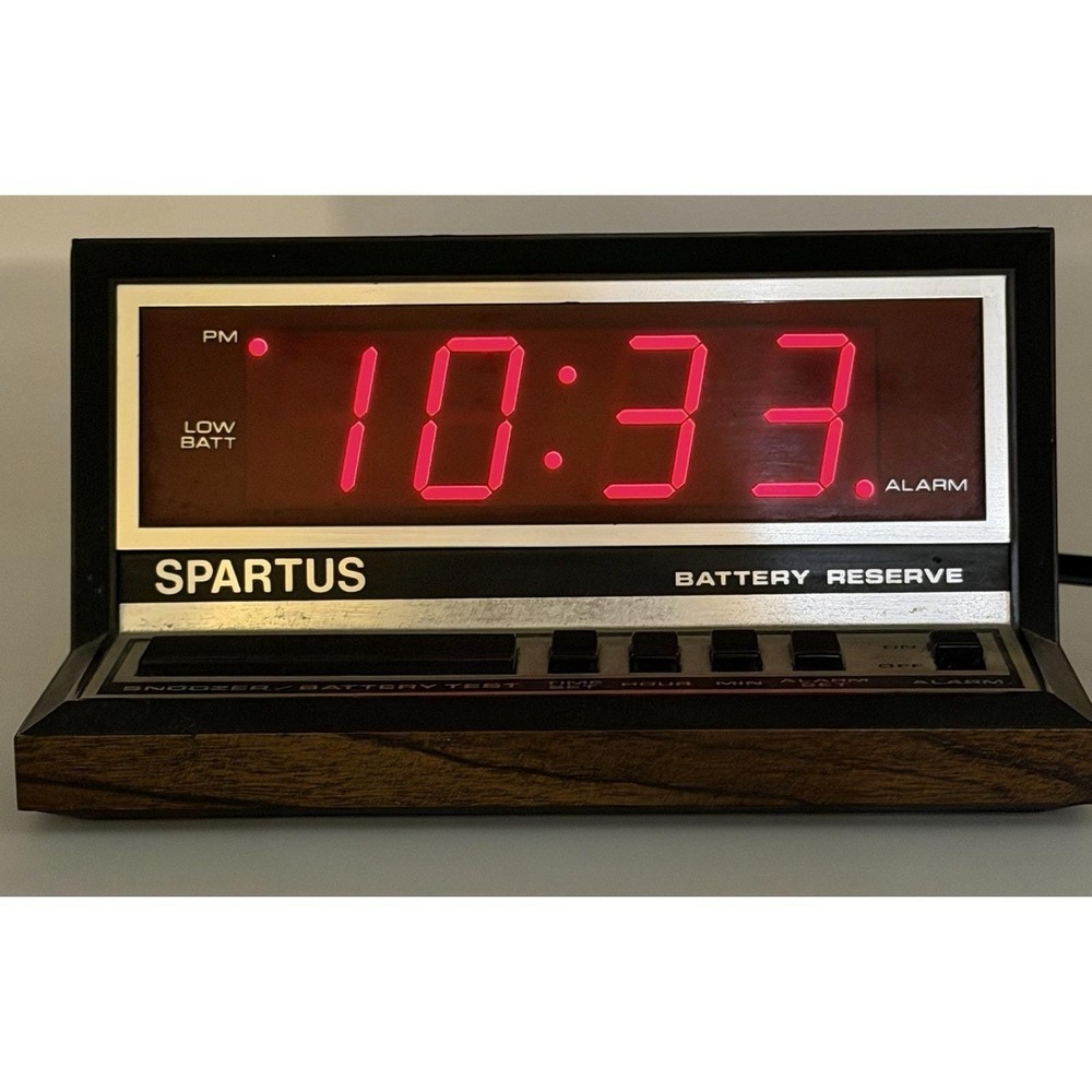 Vintage Spartus woodgrain digital red‎ LED alarm clock Retro Model 1140 Working
